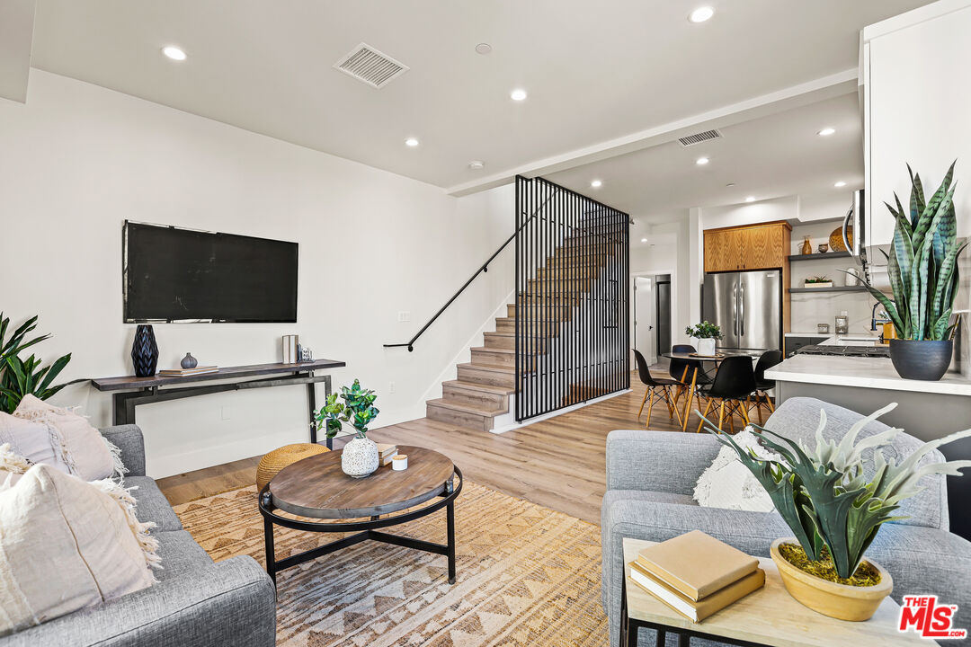 3202 W 16Th Pl Unit: 3204 1/2