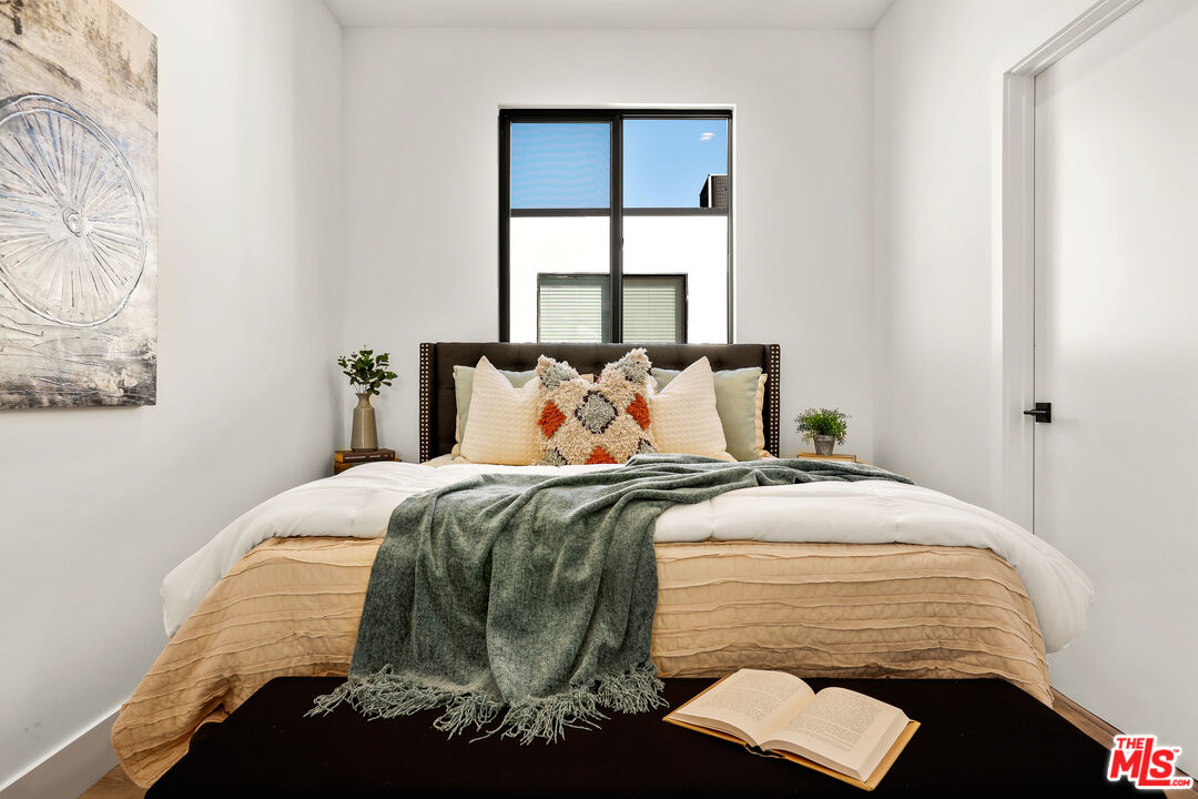 3202 W 16Th Pl Unit: 3204 1/2