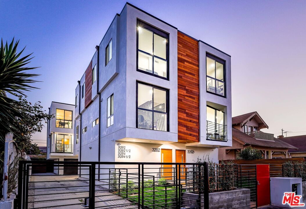 3202 W 16Th Pl Unit: 3204 1/2