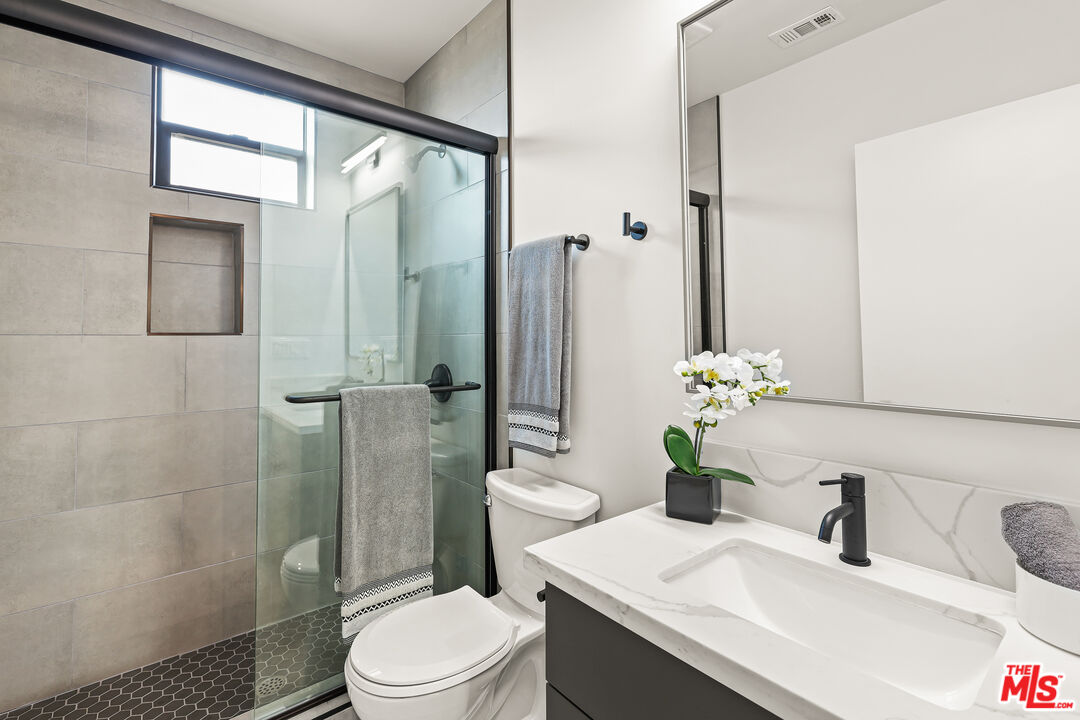 3202 W 16Th Pl Unit: 3204 1/2