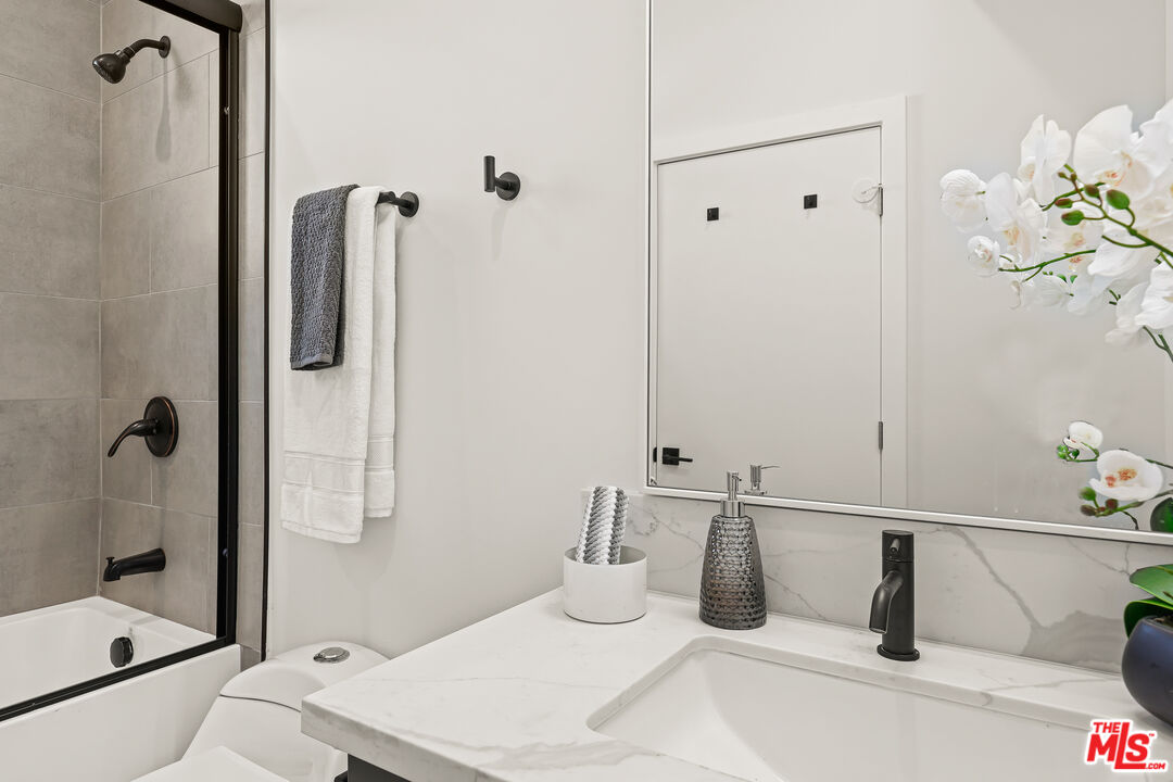 3202 W 16Th Pl Unit: 3204 1/2