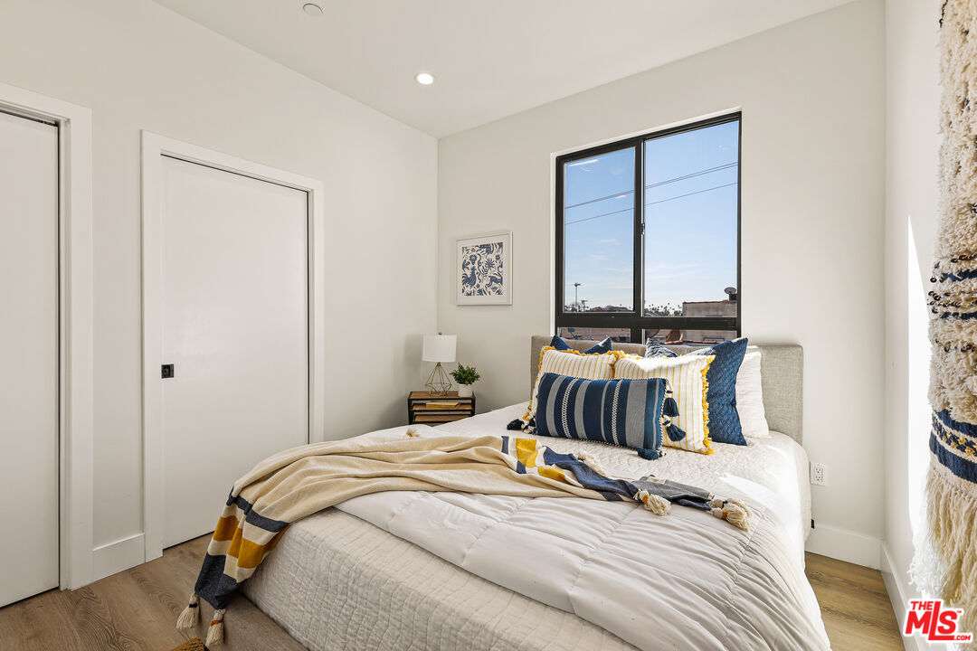 3202 W 16Th Pl Unit: 3204 1/2