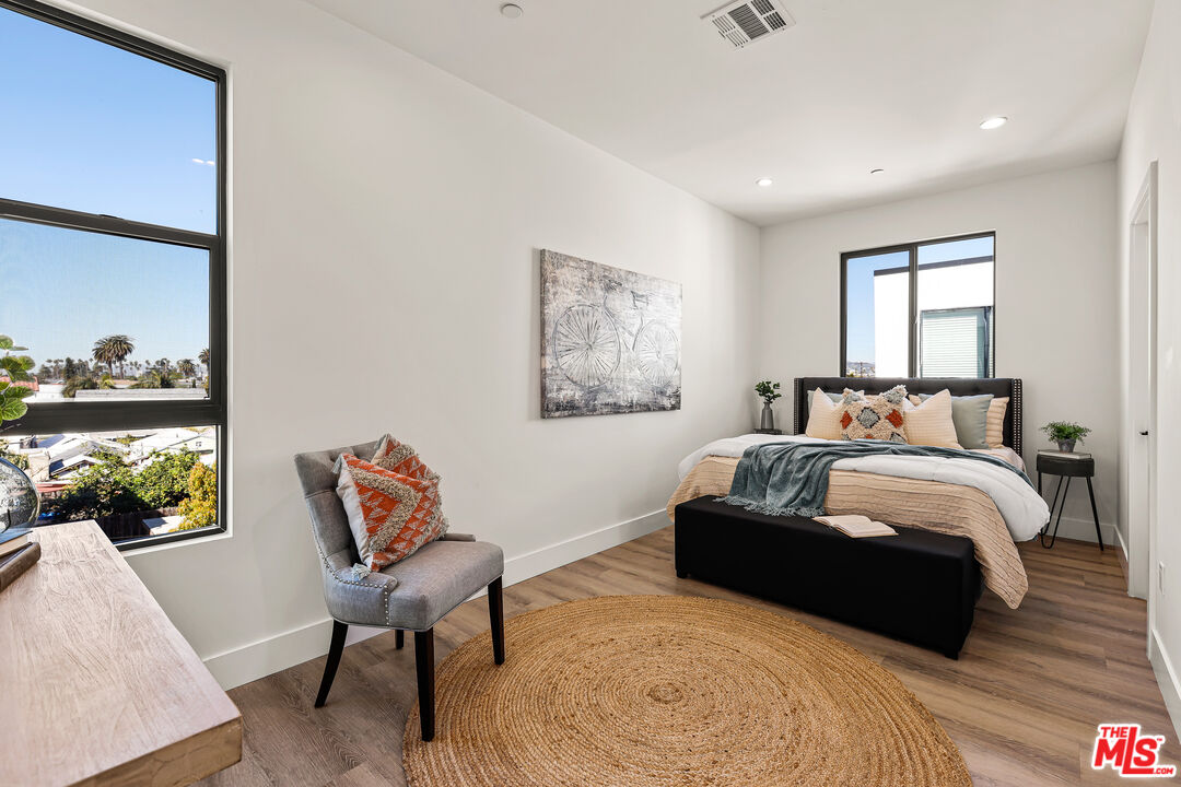 3202 W 16Th Pl Unit: 3204 1/2