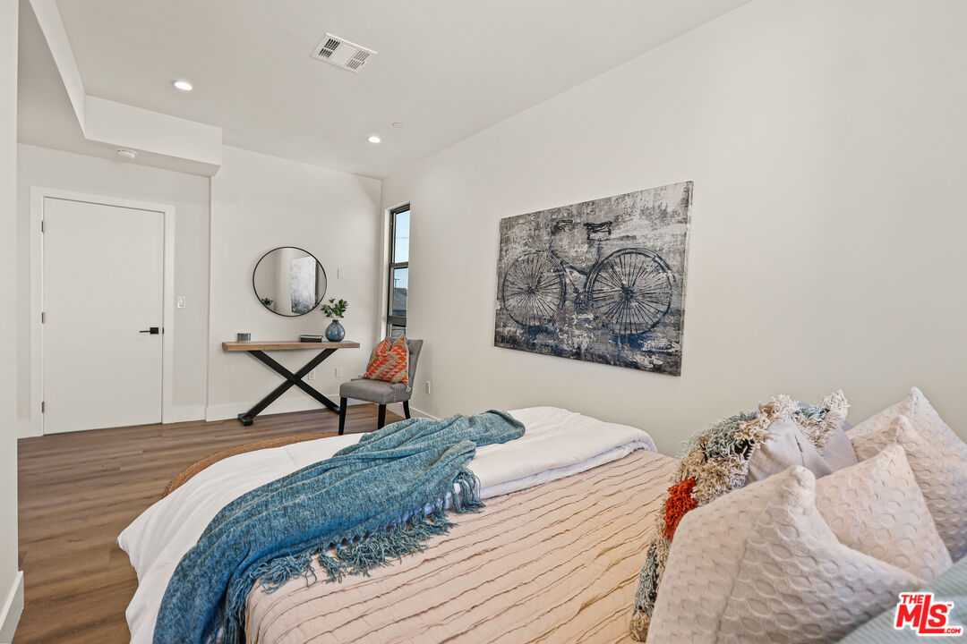 3202 W 16Th Pl Unit: 3204 1/2