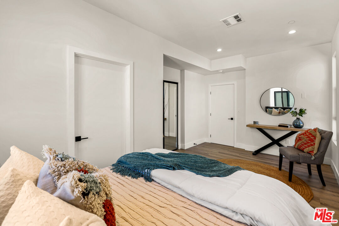 3202 W 16Th Pl Unit: 3204 1/2