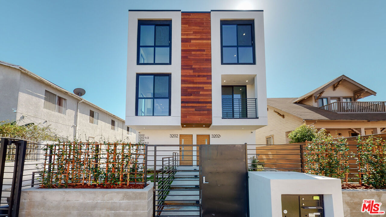 3202 W 16Th Pl Unit: 3204 1/2