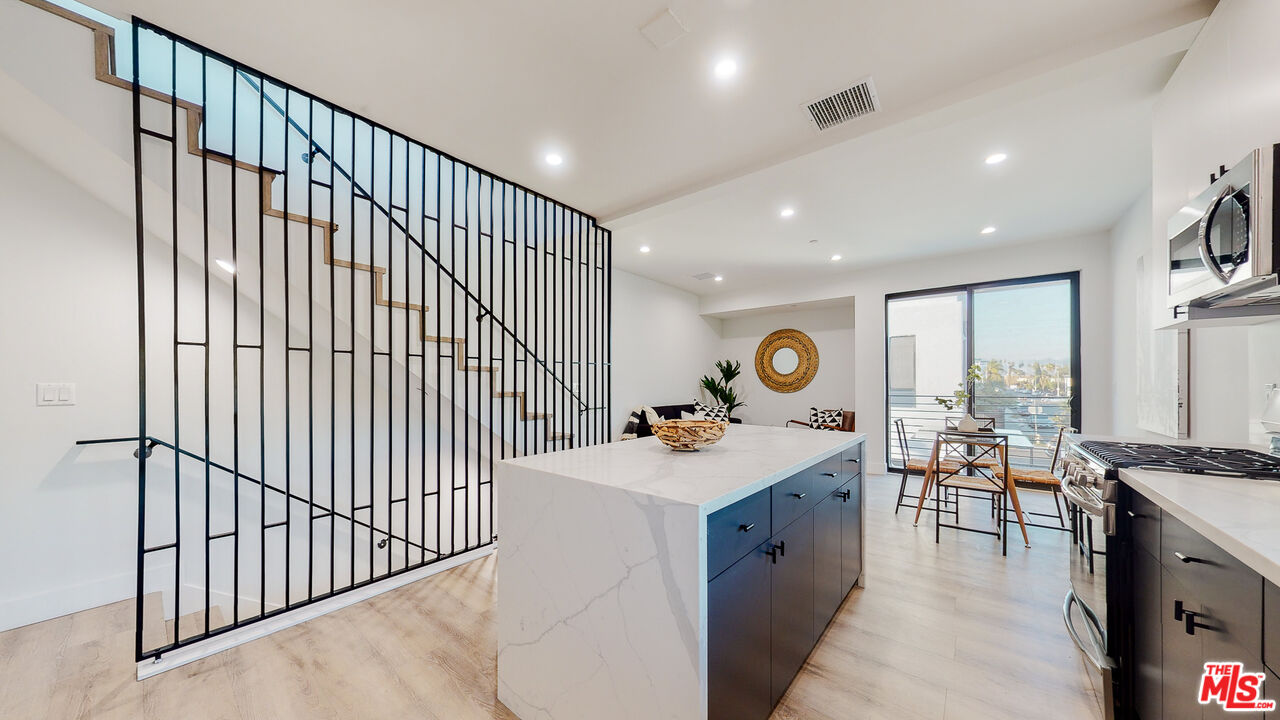 3202 W 16Th Pl Unit: 3204