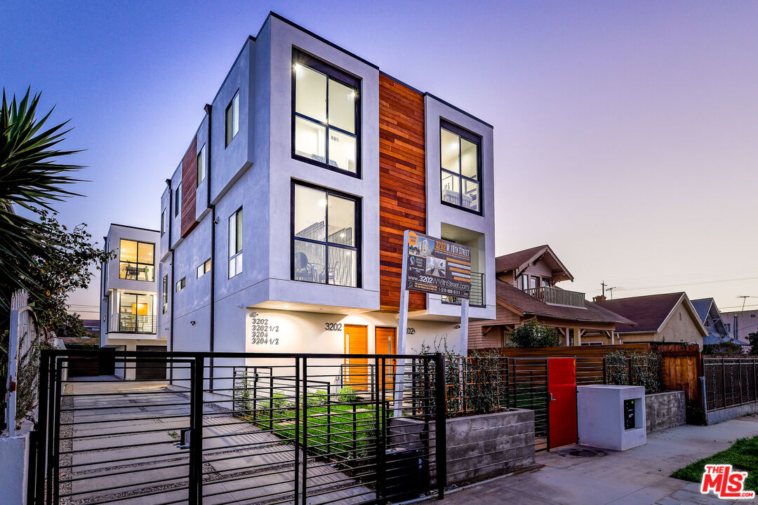 3202 W 16Th Pl Unit: 3204