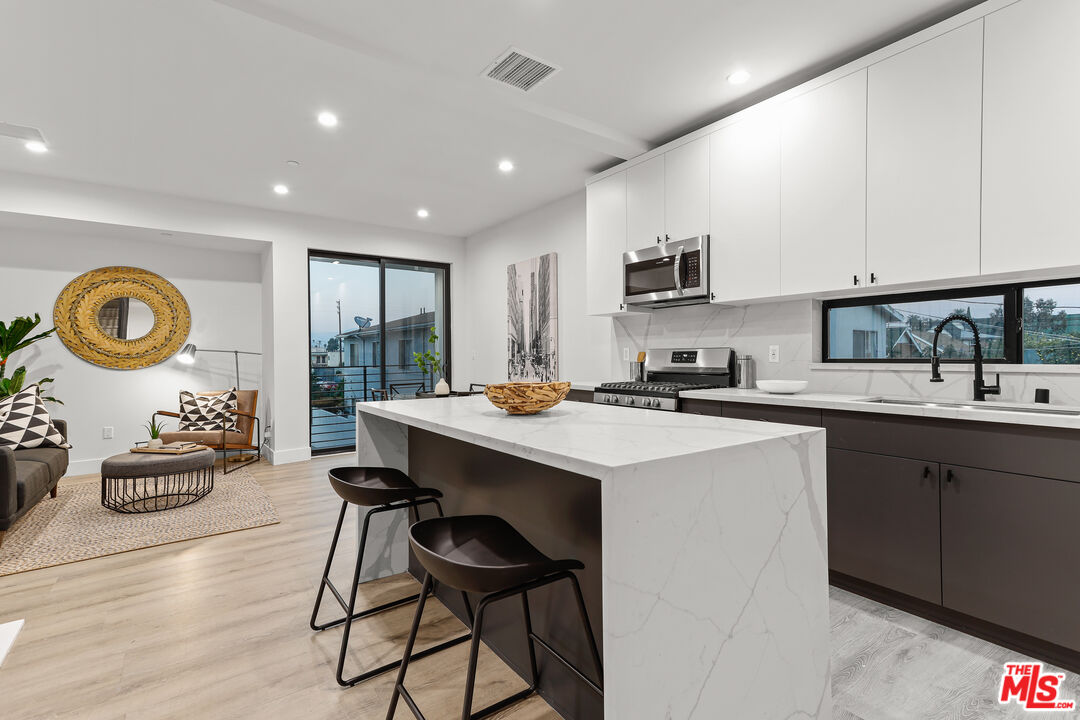 3202 W 16Th Pl Unit: 3204
