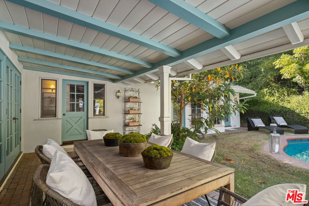1131 COLDWATER CANYON DR