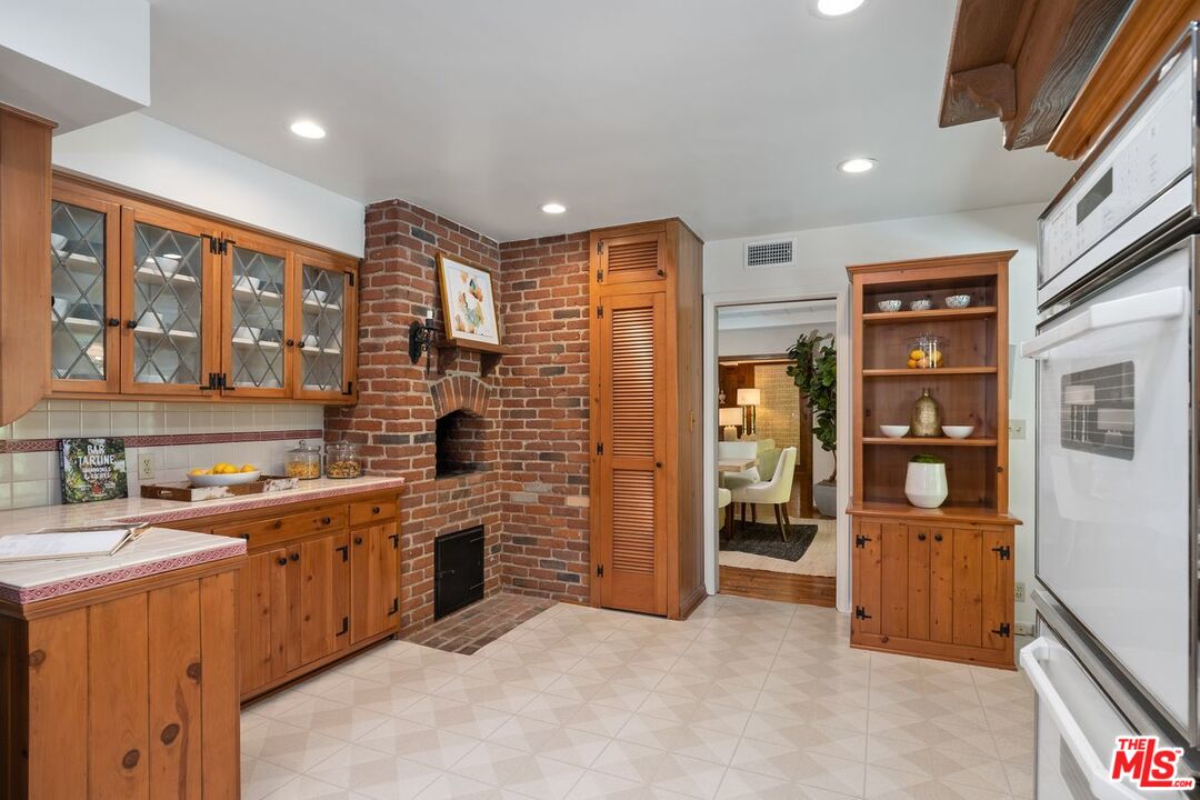 1131 COLDWATER CANYON DR