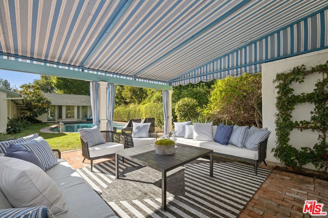 1131 COLDWATER CANYON DR