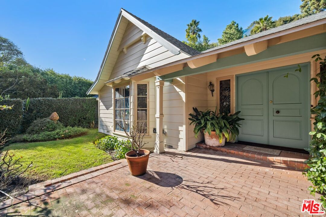 1131 COLDWATER CANYON DR