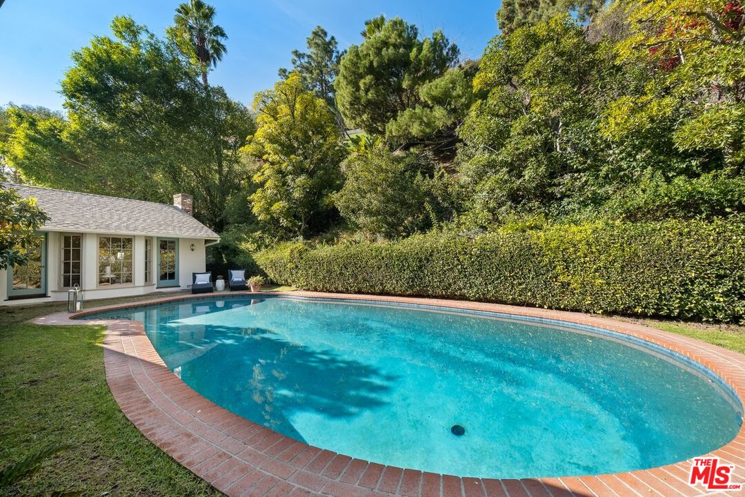 1131 COLDWATER CANYON DR