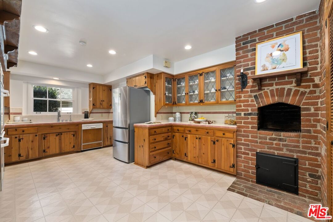 1131 COLDWATER CANYON DR