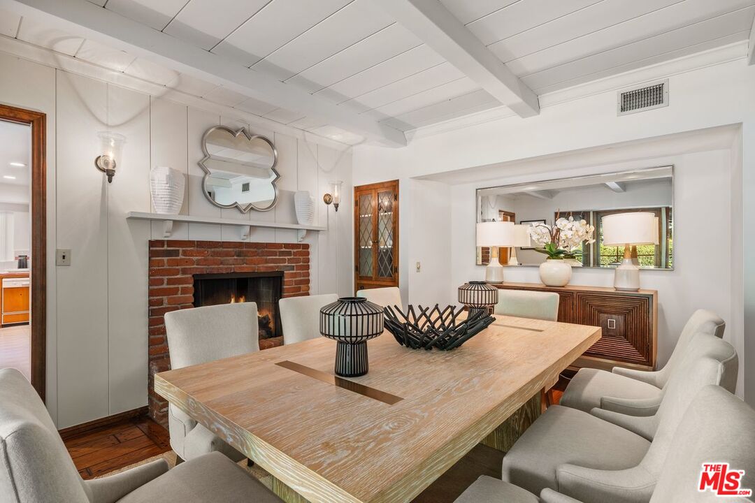 1131 COLDWATER CANYON DR