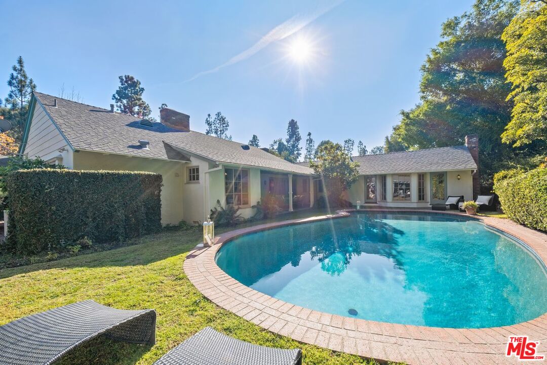1131 COLDWATER CANYON DR