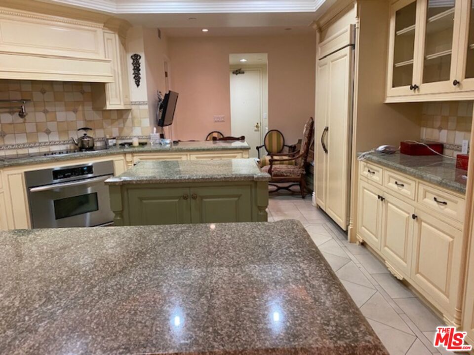 10551 WILSHIRE BLVD Unit: 705