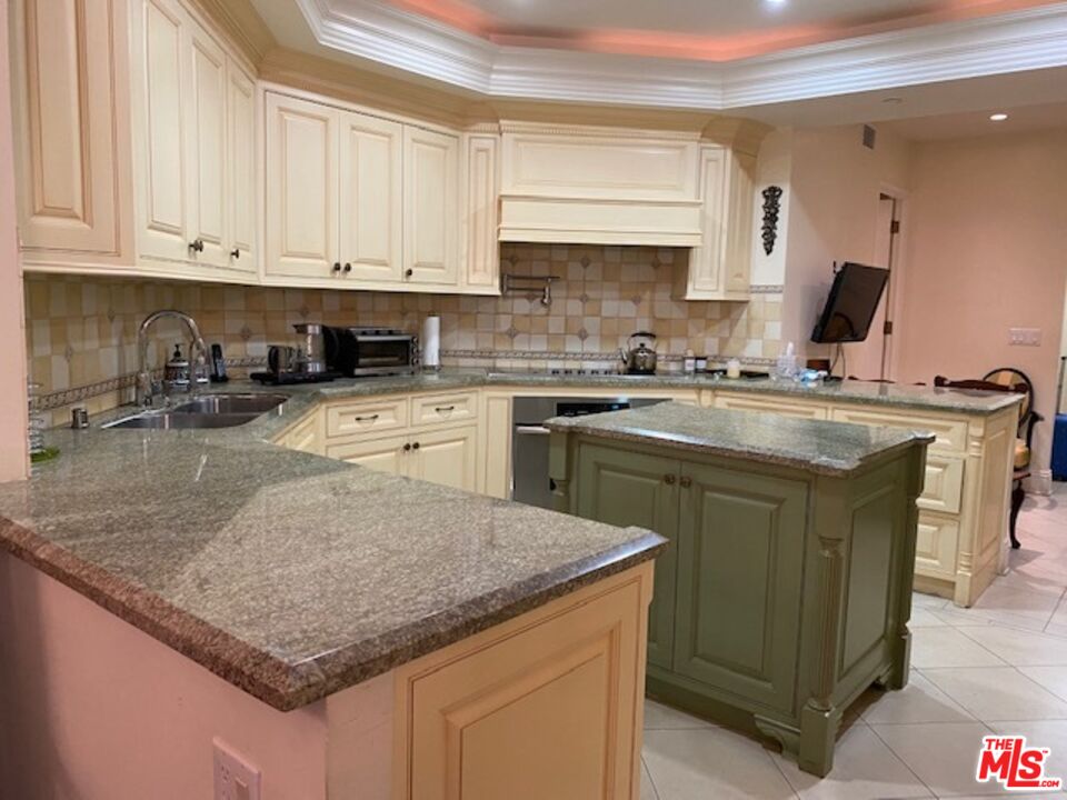 10551 WILSHIRE BLVD Unit: 705