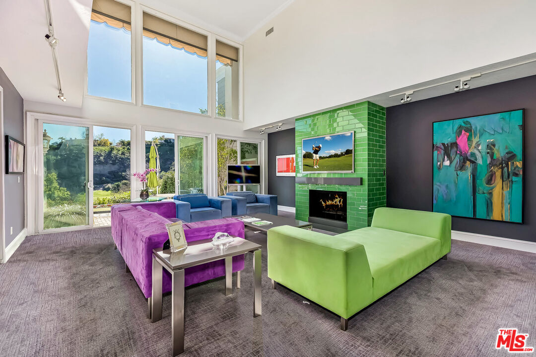 2183 RIDGE DR