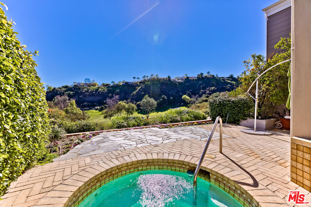 2183 RIDGE DR
