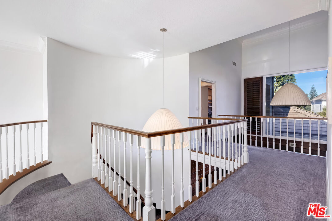 2183 RIDGE DR