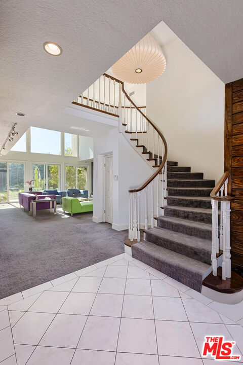 2183 RIDGE DR