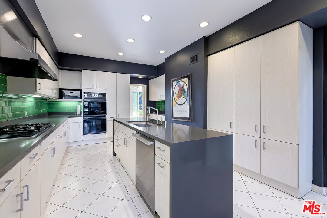 2183 RIDGE DR