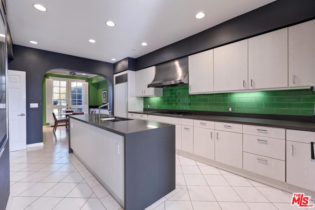 2183 RIDGE DR