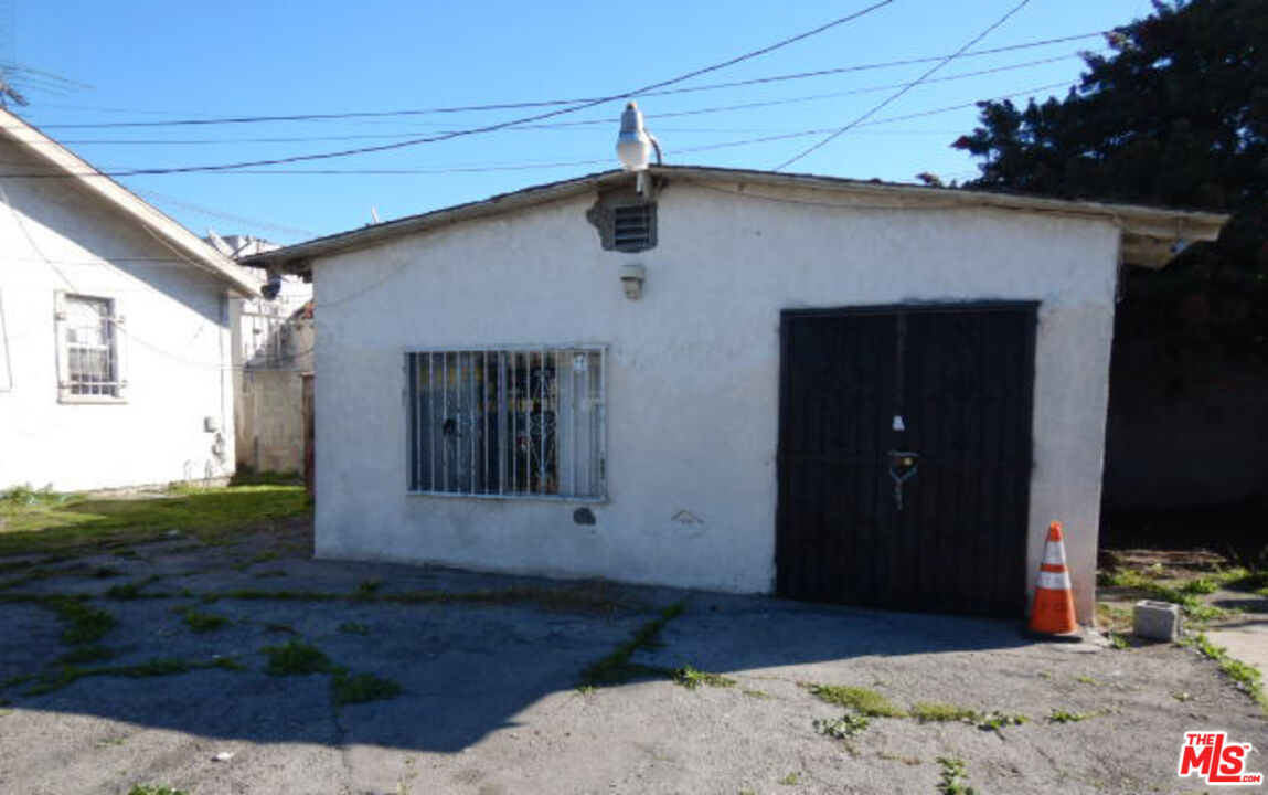 3452 W SLAUSON AVE