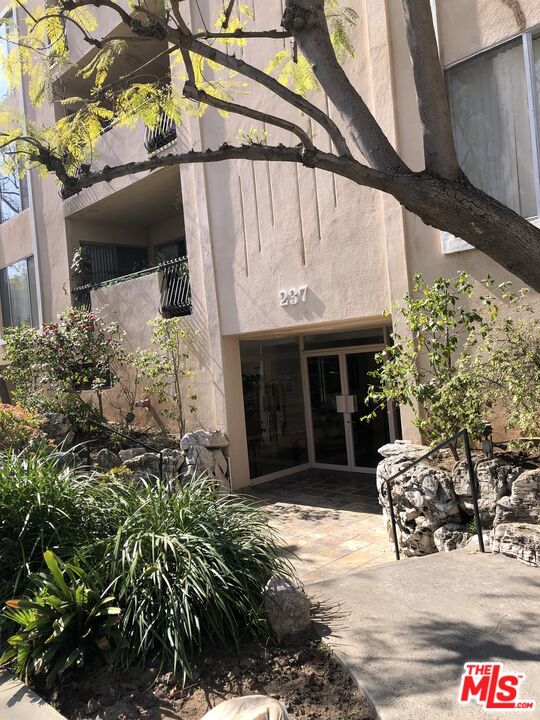 237 N ALMONT DR Unit: 302