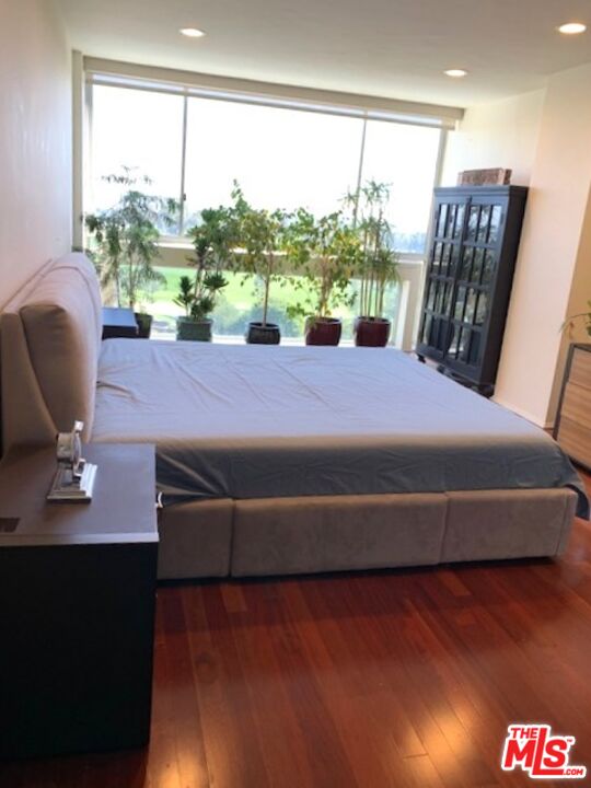 2220 AVENUE OF THE STARS Unit: 805