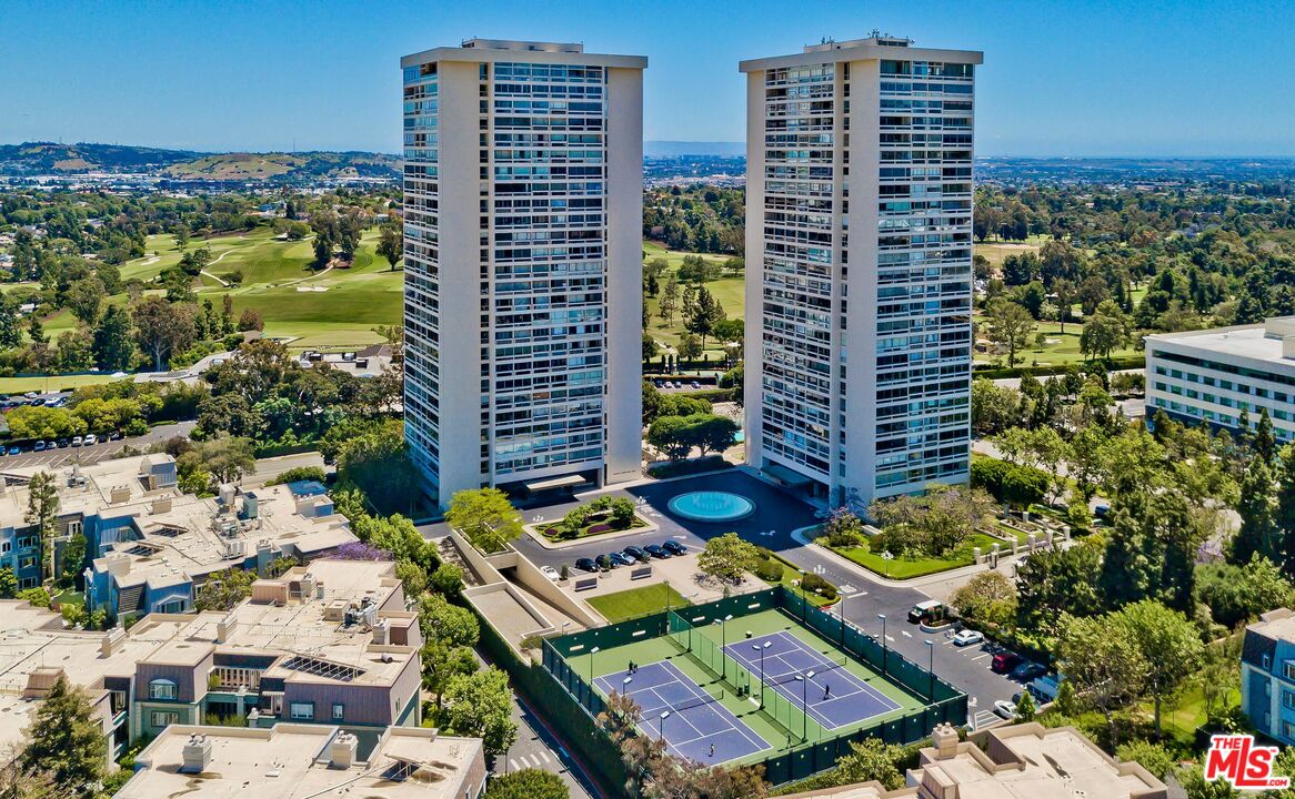 2220 AVENUE OF THE STARS Unit: 805