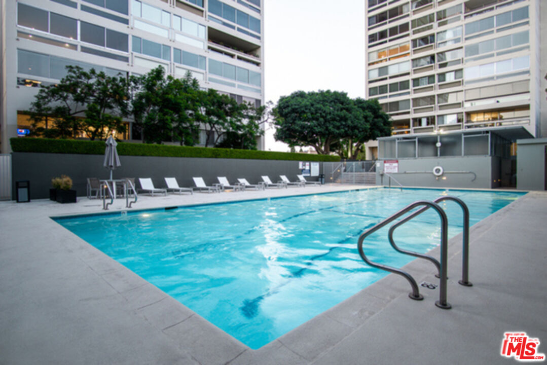 2220 AVENUE OF THE STARS Unit: 805