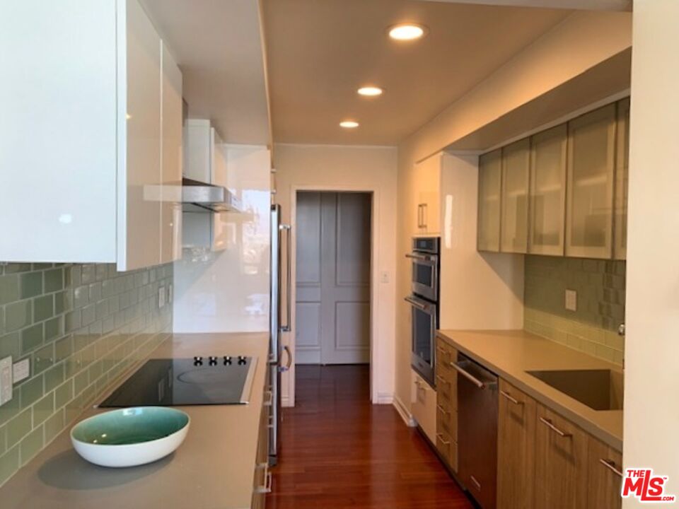 2220 AVENUE OF THE STARS Unit: 805