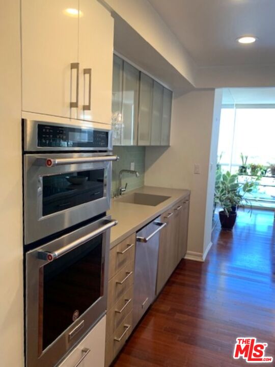 2220 AVENUE OF THE STARS Unit: 805