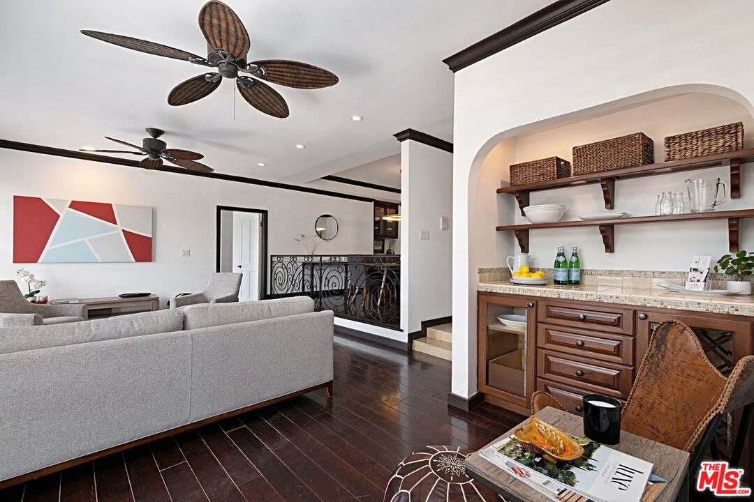 818 6TH ST Unit: 201