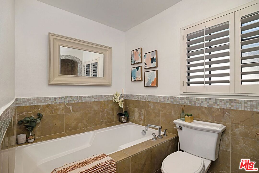 818 6TH ST Unit: 201
