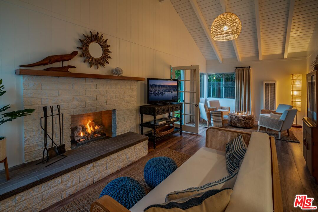 1214 Shoreline Dr
