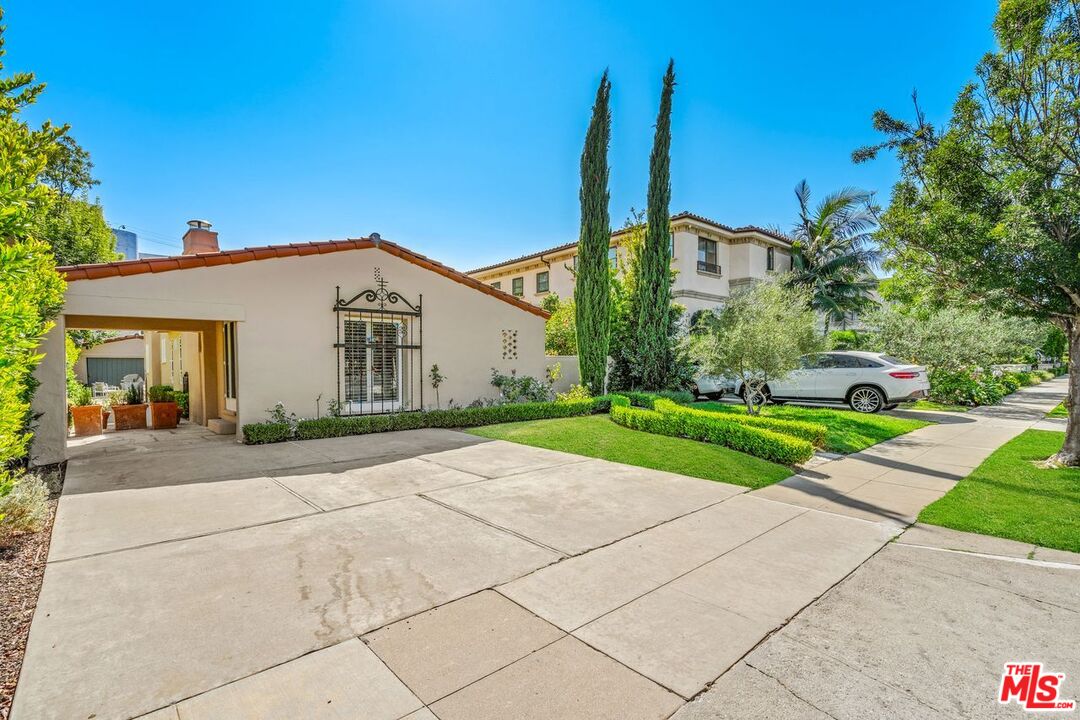 133 N Rexford Dr