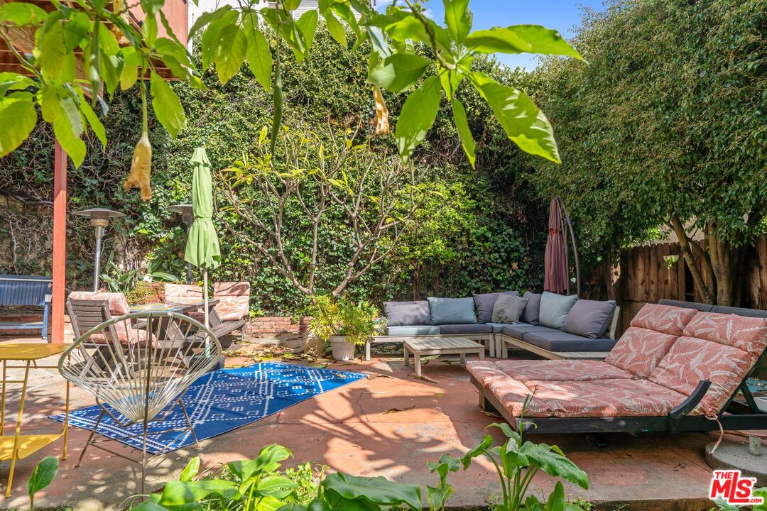 918 N San Vicente Blvd