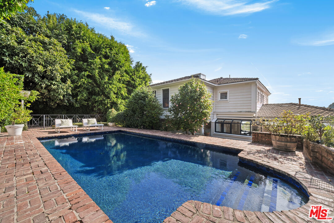 1455 Belfast Dr