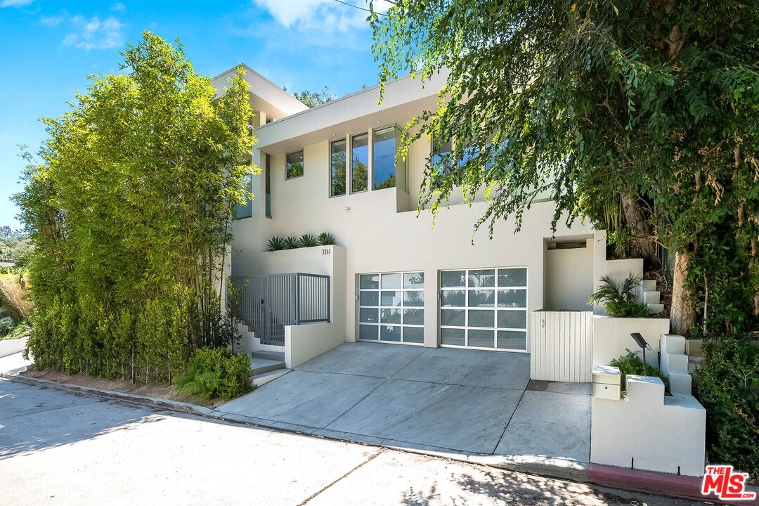 2241 Bowmont Dr