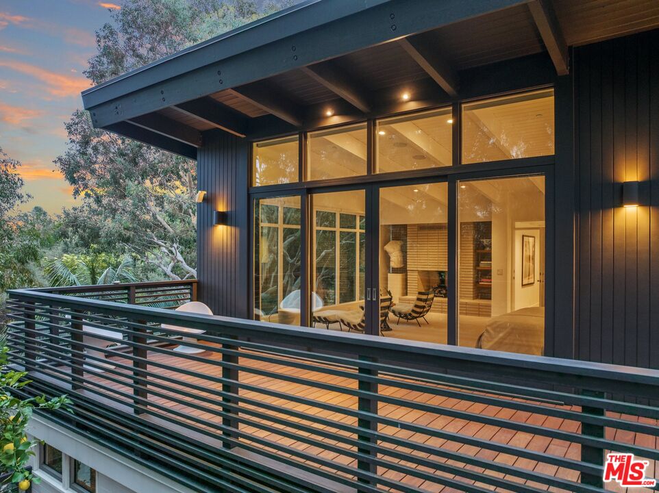 2179 Mandeville Canyon Rd