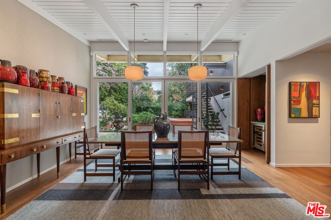 2179 Mandeville Canyon Rd