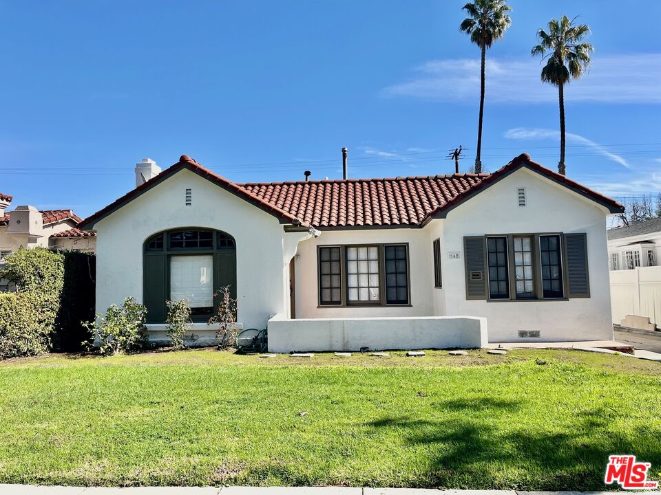 162 N DOHENY DR