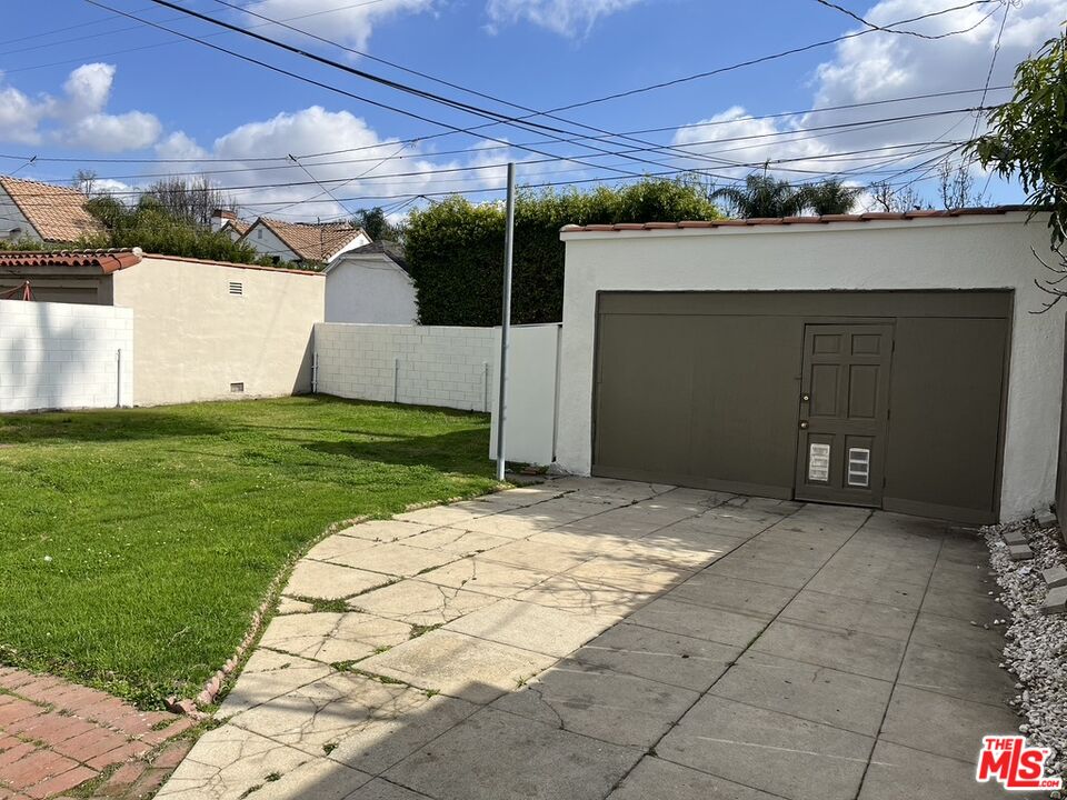 162 N DOHENY DR