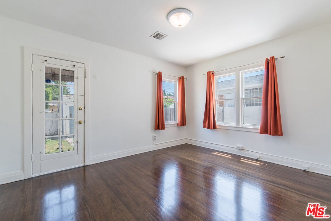 162 N DOHENY DR