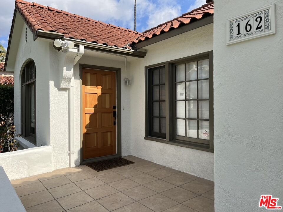 162 N DOHENY DR