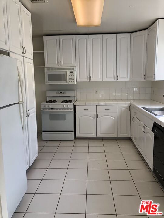 162 N DOHENY DR